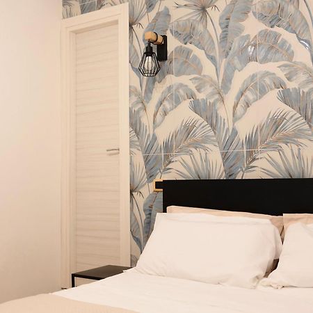 Maison Rose, Host Apartments Неаполь Экстерьер фото
